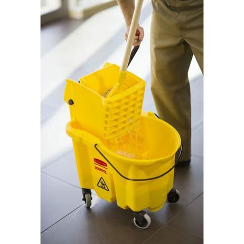 Secchio con strizzatore laterale Wavebrake da 33 L - Rubbermaid